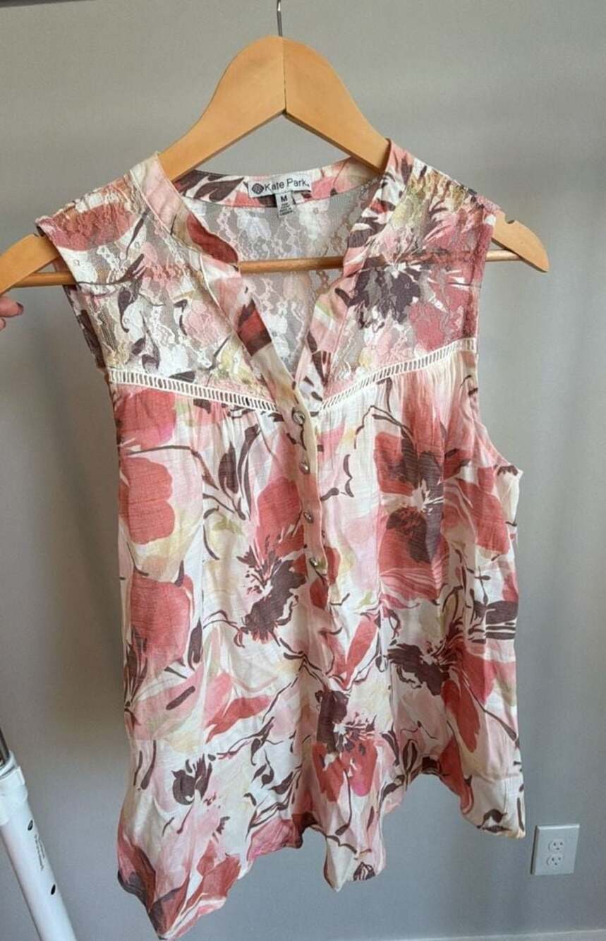 Kate Park Women's Floral Print Sleeveless Button-Down Tank Top with Lace Details